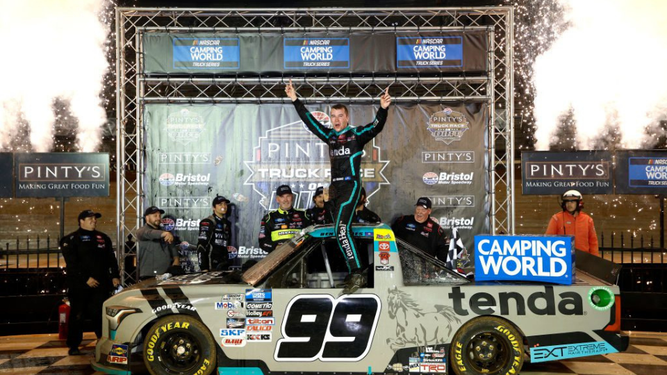 Ben Rhodes rallies past Hocevar, corrals Camping World Trucks win on Bristol dirt